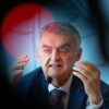 NRW-Innenminister Herbert Reul (CDU) liegt nach einem Sturz im Krankenhaus (Archivbild)