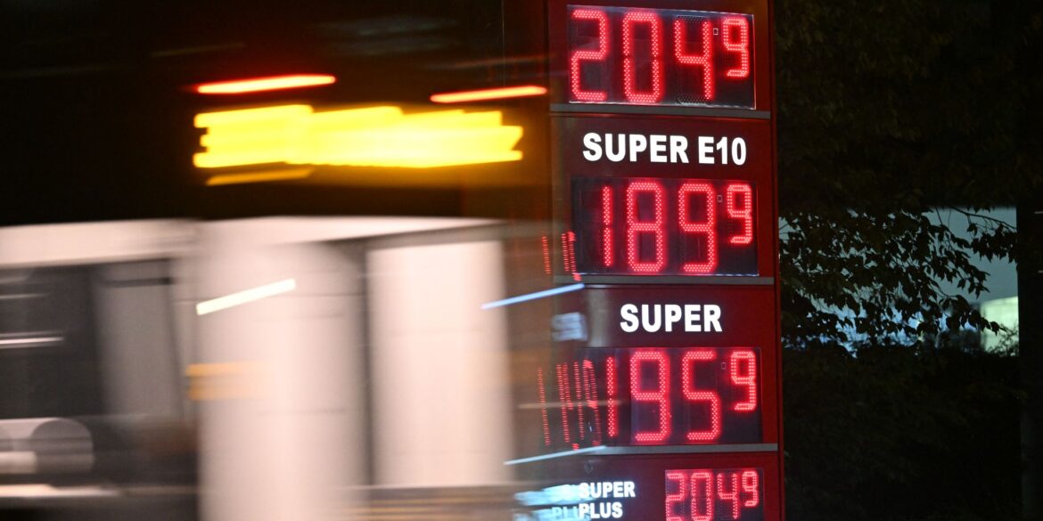 Die Spritpreise sind deutlich gefallen - teils weit unter 2 Euro.