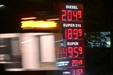 Die Spritpreise sind deutlich gefallen - teils weit unter 2 Euro.