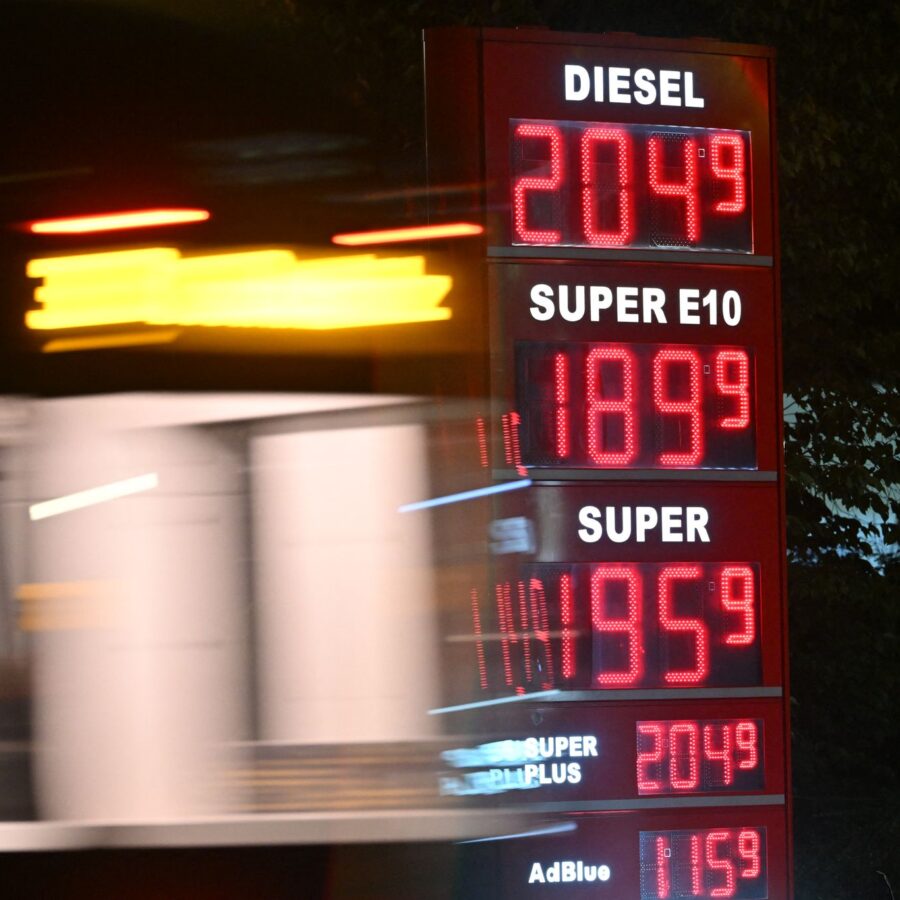 Die Spritpreise sind deutlich gefallen - teils weit unter 2 Euro.
