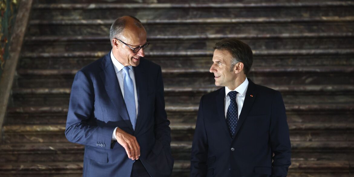 Haben eine deutsch-französische Einigung gefunden: Merz (l) und Macron. (Archivbild)