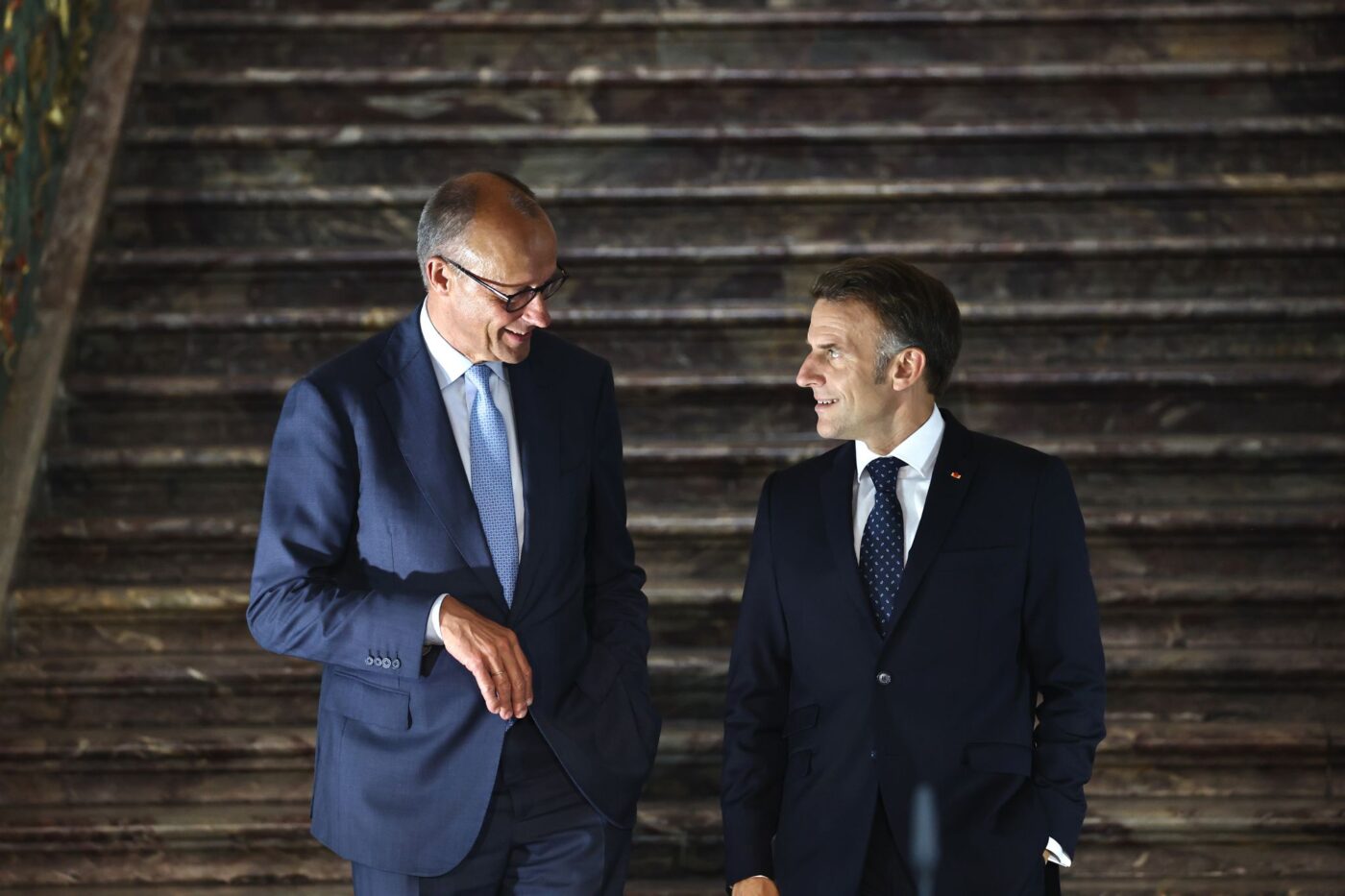 Haben eine deutsch-französische Einigung gefunden: Merz (l) und Macron. (Archivbild)