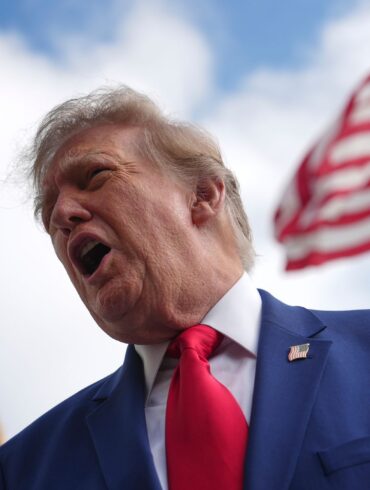 Trump will eigenen Aussagen zufolge nicht für die Drosselung des Satelliteninternets in der Ukraine verantwortlich gewesen sein.