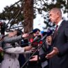 Der tschechische Ministerpräsident Andrej Babis (ANO) spricht mit den Medien, nachdem er bei den Senats- und Kommunalwahlen seine Stimme abgegeben hat.