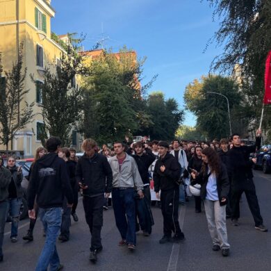 Auch in Italien gehen Schüler jetzt auf die Straßen.