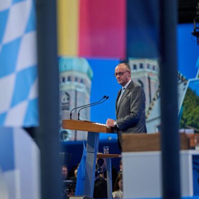 CDU-Chef Merz ist davon überzeugt, dass die Stromsteuer für alle Verbraucher gesenkt werden kann.