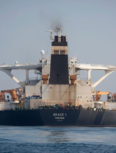 Iranischen Angaben zufolge ist ein Supertanker in der Straße von Hormus auf eine Seemine aufgefahren. (Symbolbild)