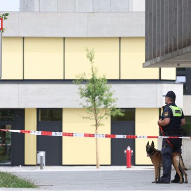 Bei dem Angriff am Welfen-Gymnasium waren zwei 13 Jahre alte Schülerinnen schwer verletzt worden. (Archivbild)