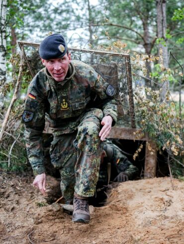 Heeresinspekteur Christian Freuding will das Heer mit kostengünstigen Marschflugkörpern für den Masseneinsatz ausstatten. (Archivbild)