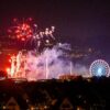 Ein farbenprächtiges Musikfeuerwerk bildet am Sonntagabend den Abschluss des 179. Cannstatter Volksfestes in Stuttgart-Bad Cannstatt.