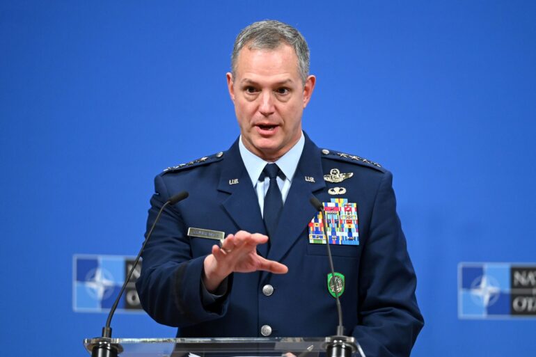 Der Oberbefehlshaber der Nato-Streitkräfte in Europa, Alexus Grynkewich, hat eine neue Sicherheitsstrategie des Bündnisses vorgestellt.