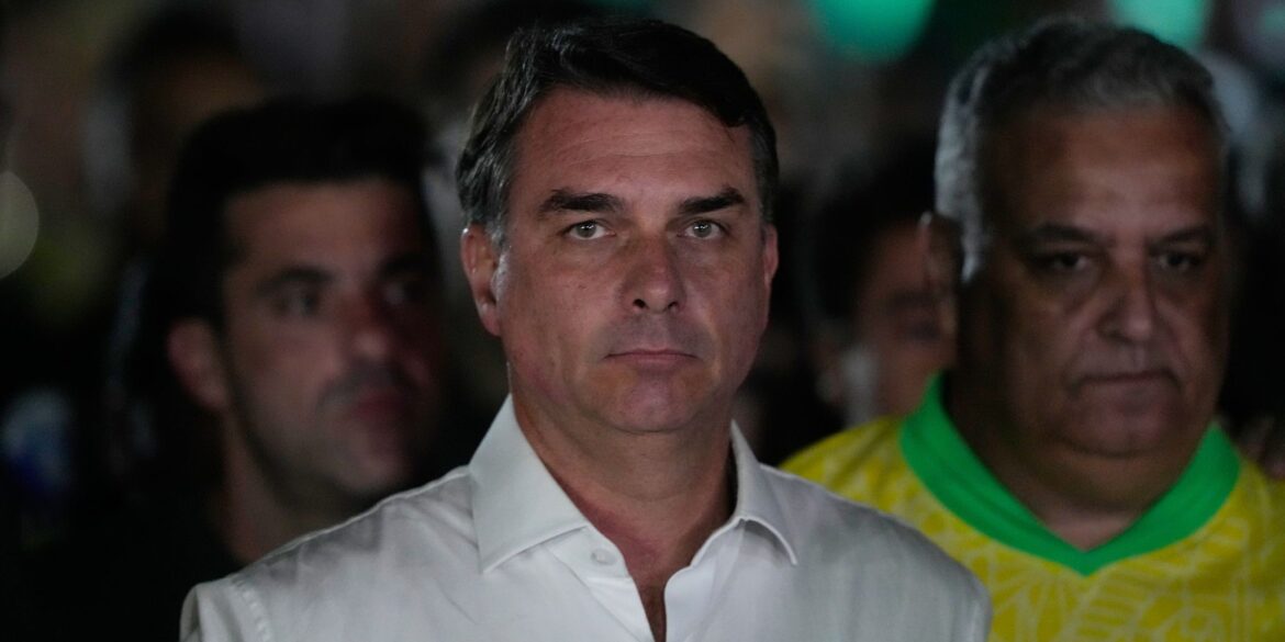 Flávio Bolsonaro hat die Wahl verloren, scheint das aber nicht zu akzeptieren.