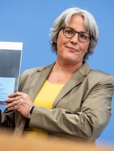 Die Missbrauchsbeauftragte des Bundes, Kerstin Claus, sieht Fortschritte im Kampf gegen sexuelle Gewalt aber noch viele Baustellen zur Verbesserung der Lage. Ihr Bericht ist eine Bestandsaufnahme.