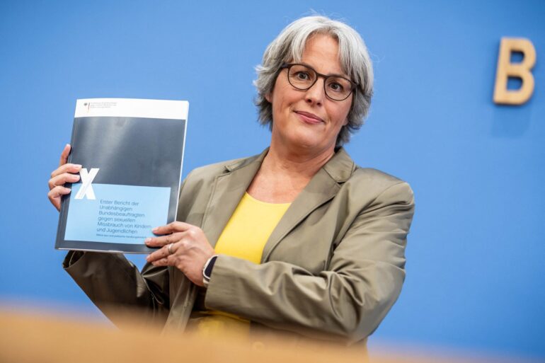 Die Missbrauchsbeauftragte des Bundes, Kerstin Claus, sieht Fortschritte im Kampf gegen sexuelle Gewalt aber noch viele Baustellen zur Verbesserung der Lage. Ihr Bericht ist eine Bestandsaufnahme.