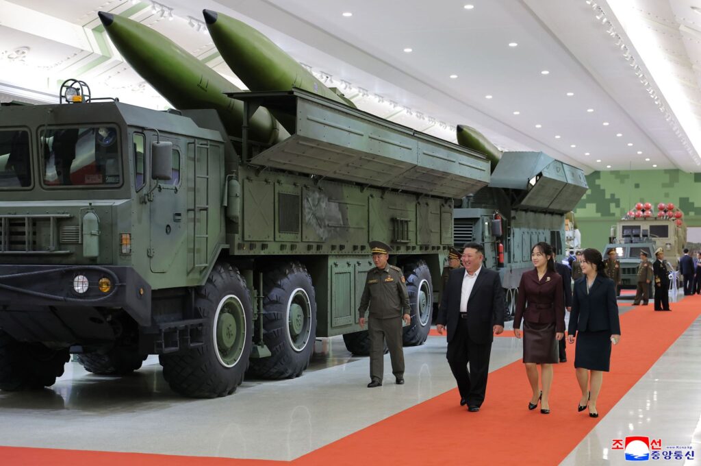 Kim Jong Un eröffnete das Museum mit seiner Frau und seiner Tochter. (Archivbild)