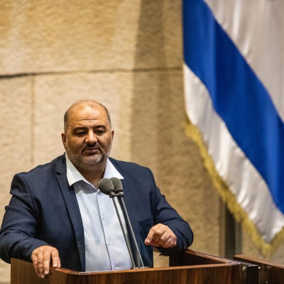Besonders entscheidend bei der Wahl könnte die islamisch-konservative Raam unter Mansur Abbas werden. (Archivbild)
