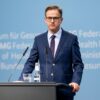 Gesundheitsminister Linemann schließt Leistungskürzungen in der Pflegeversicherung nicht aus.