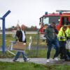 Nachdem ein Zaun am Flughafen Leipzig/Halle stark beschädigt wurde, ermittelt die Polizei in alle Richtungen.