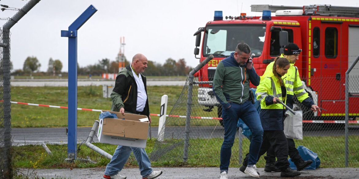 Nachdem ein Zaun am Flughafen Leipzig/Halle stark beschädigt wurde, ermittelt die Polizei in alle Richtungen.