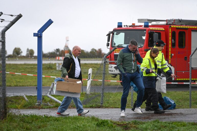Nachdem ein Zaun am Flughafen Leipzig/Halle stark beschädigt wurde, ermittelt die Polizei in alle Richtungen.