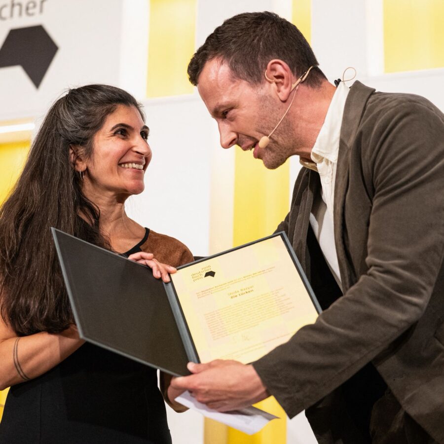 Der Deutsche Buchpreis ist nicht die einzige Auszeichung, die Autorin Shida Bazyar für ihren Roman «Die Lücken» bekommen hat.