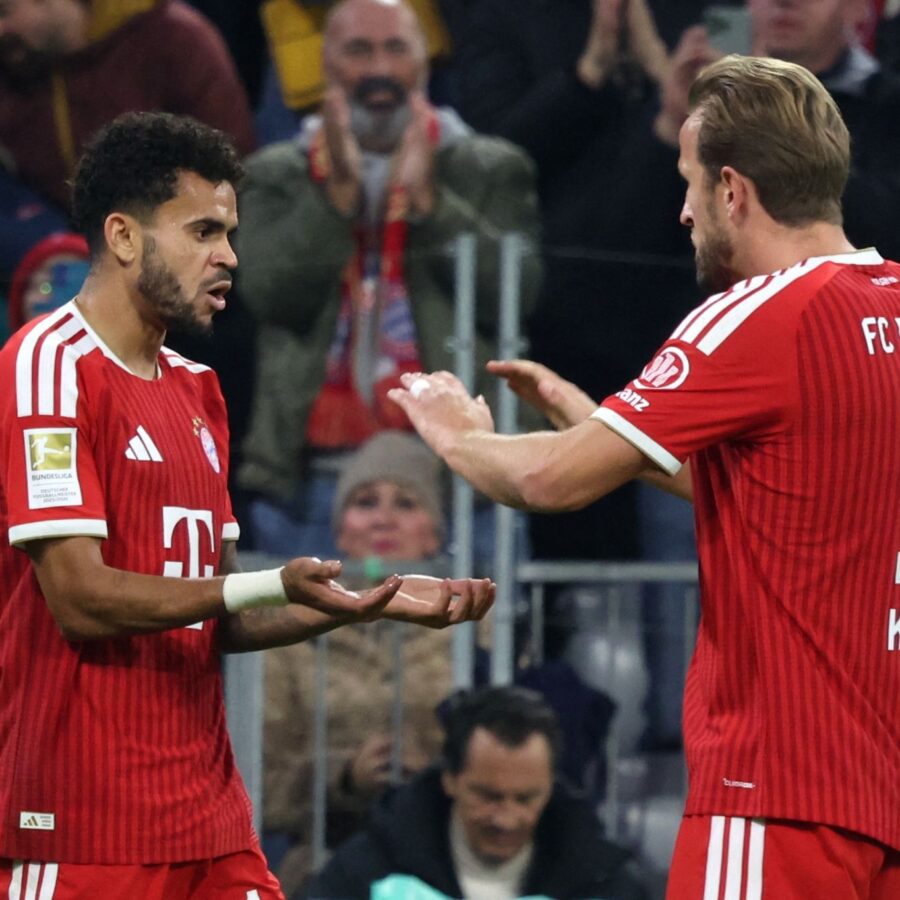 Luis Díaz (l) bejubelt sein Tor zum 1:0 mit Harry Kane.