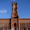 In das Rote Rathaus in Berlin könnte nach erfolgreichen Koalitionsverhandlungen erstmals die Linke mit ihrer Spitzenkandidatin Elif Eralp einziehen. (Symbolbild)