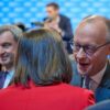 Friedrich Merz begrüßt Ilse Aigner.