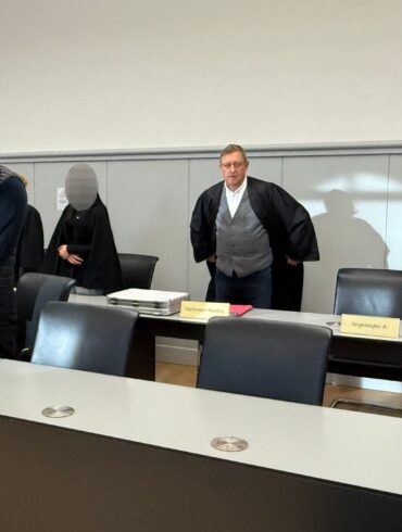 Im Raum steht der Verdacht, dass die vier jungen Menschen als sogenannte «Wegwerf-Agenten» für einen bislang unbekannten Auftraggeber gehandelt haben könnten.