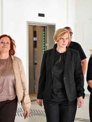 Die Parteispitzen um Bettina König (SPD), Nina Stahr (Grüne) und Kerstin Wolter (Linke) haben sich auf Sondierungen geeinigt.
