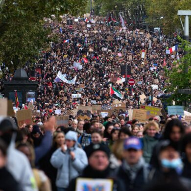 Die Proteste in Paris begannen friedlich.
