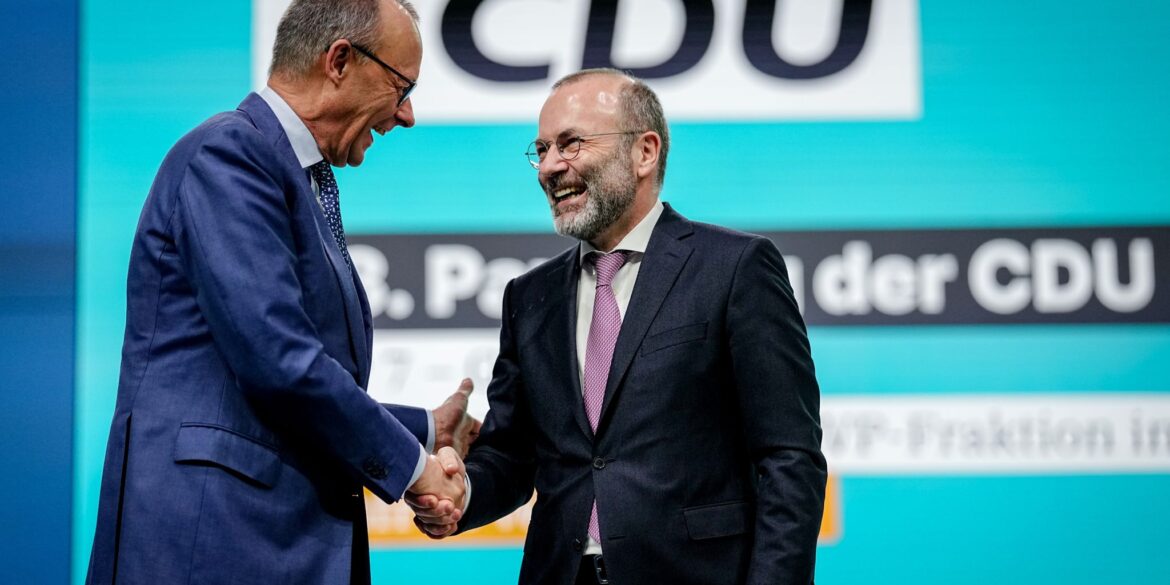 Auch CSU-Politiker Manfred Weber - hier mit CDU-Chef Friedrich Merz - befeuert vor einer CDU-Präsidiumsklausur die Debatte um den Kurs zur AfD. (Archivfoto)