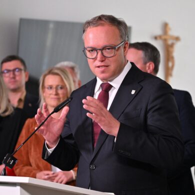 Thüringens Regierungschef Mario Voigt akzeptiert den Entzug seines Doktortitels.