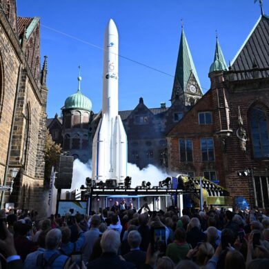 Das Bürgerfest begann mit einem symbolischen Raketenstart.