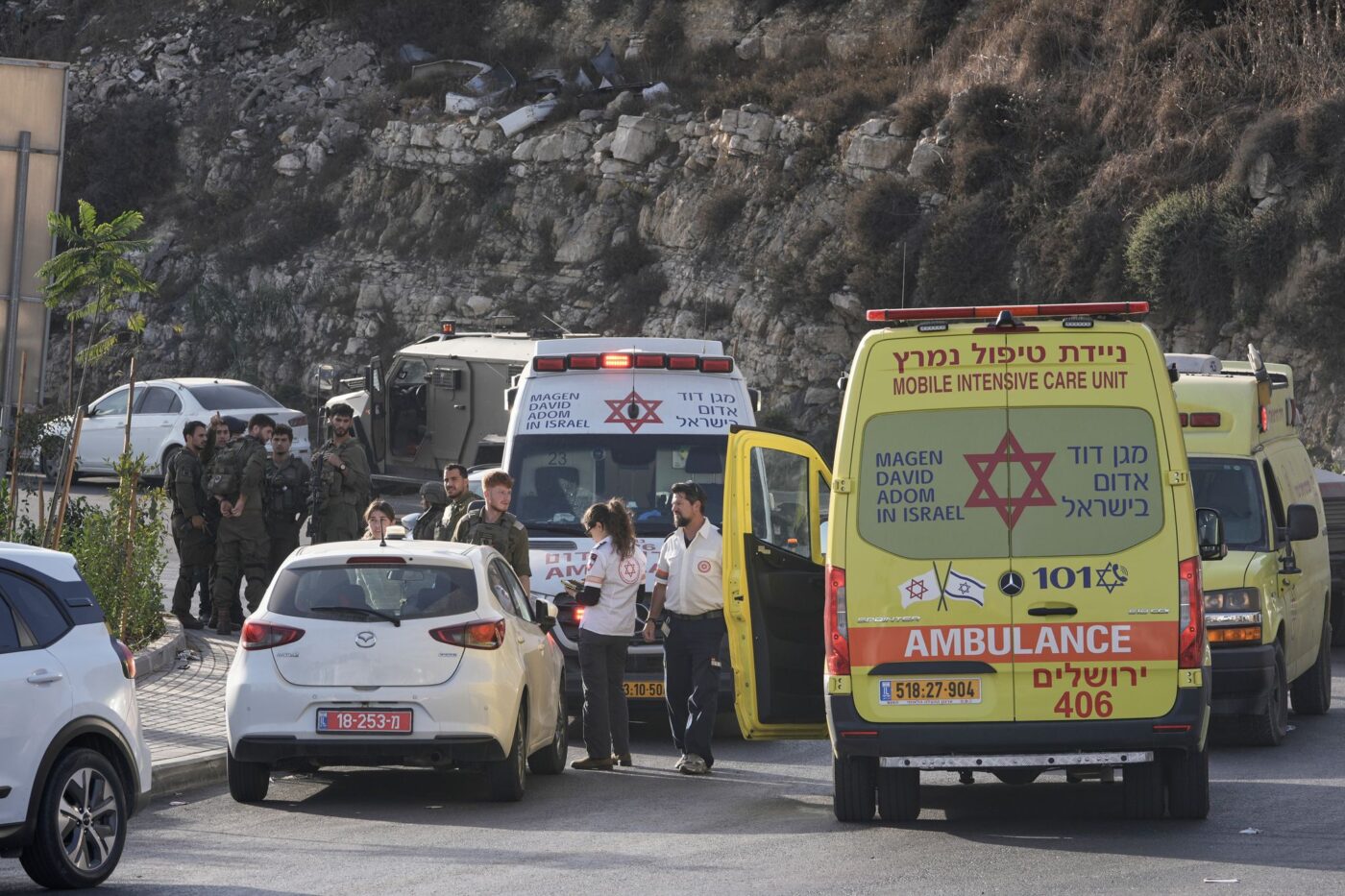 Nach einem Angriff im Westjordanland bereitet Israel eine mögliche Abriegelung des Palästinensergebietes vor.