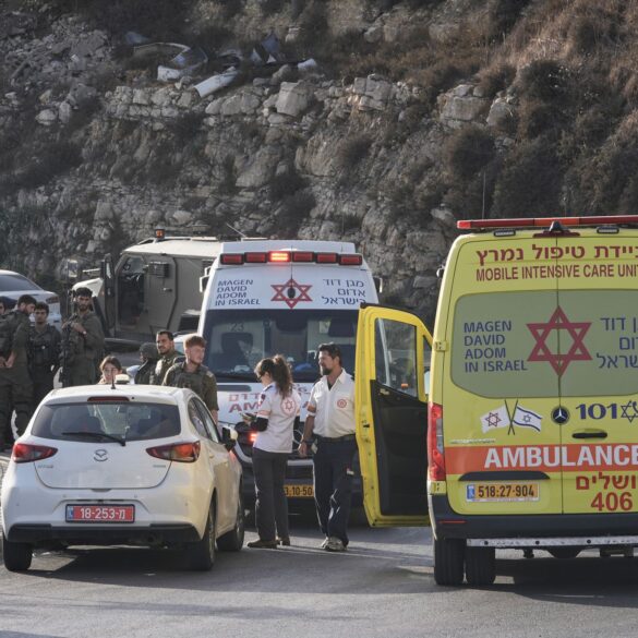 Nach einem Angriff im Westjordanland bereitet Israel eine mögliche Abriegelung des Palästinensergebietes vor.
