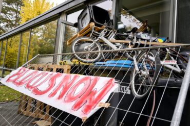 Studentinnen und Studenten blockierten am Mittwoch das Otto-Suhr-Institut der Freien Universität Berlin, um sich gegen Aufrüstung und Sozialkürzungen zu stellen. Die Aktion wurde von der Initiative «Gen Z regelt» organisiert.