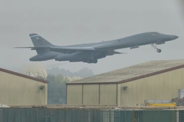 Die Vereinigten Staaten haben Langstreckenbomber von einem Militärstützpunkt in Großbritannien abgezogen - US-Medien berichten, warum.