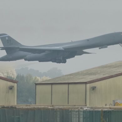 Die Vereinigten Staaten haben Langstreckenbomber von einem Militärstützpunkt in Großbritannien abgezogen - US-Medien berichten, warum.