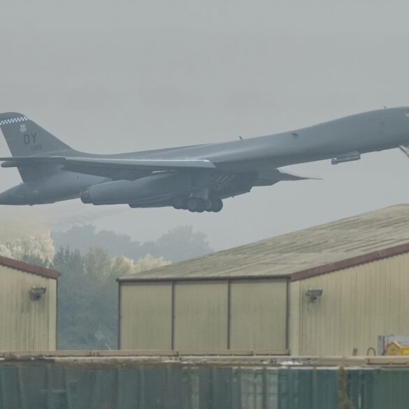 Die Vereinigten Staaten haben Langstreckenbomber von einem Militärstützpunkt in Großbritannien abgezogen - US-Medien berichten, warum.
