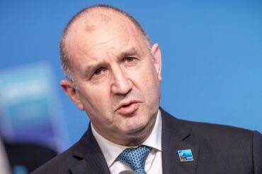 Bulgariens Ministerpräsident Rumen Radev zufolge gab es vor der Küste des Landes erneut Drohnenangriffe auf kommerzielle Schiffe. (Archivfoto)