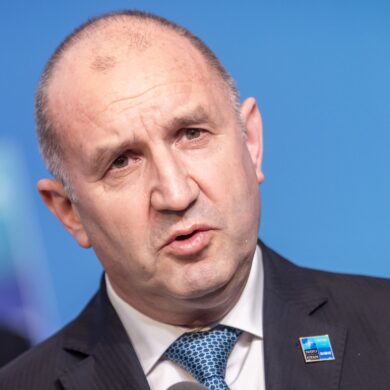 Bulgariens Ministerpräsident Rumen Radev zufolge gab es vor der Küste des Landes erneut Drohnenangriffe auf kommerzielle Schiffe. (Archivfoto)