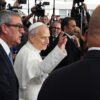 Der Papst hat nach seiner Krebsoperation das Krankenhaus in Rom wieder verlassen können.
