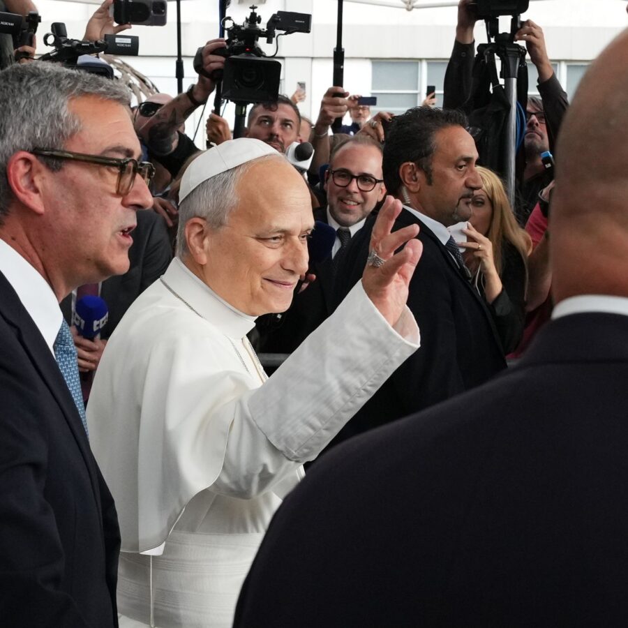 Der Papst hat nach seiner Krebsoperation das Krankenhaus in Rom wieder verlassen können.