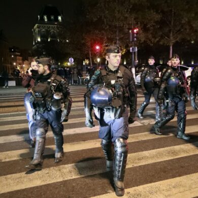 Eine verstärkte Polizeipräsenz sorgte dafür, dass die Nacht in französischen Städten ruhig verlief.