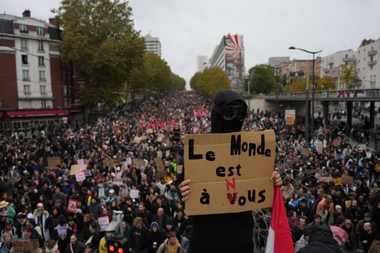 Die Proteste blieben größtenteils erst einmal friedlich.