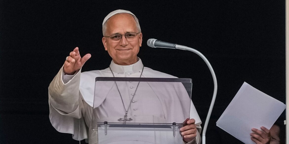 Der Papst ist nach seiner Krebs-OP zurück im Vatikan und sprach das sonntägliche Angelus-Gebet.