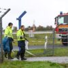 Zwei Männer sollen bei einer Fahrübung die Kontrolle über ihr Auto verloren haben.