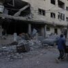 Bei dem israelischen Luftangriff auf einen Hamas-Führer wurden nach Angaben von Rettungskräften mindestens fünf Palästinenser getötet.